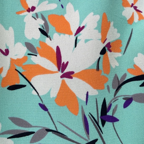 Turquoise Floral Blouse with Button-Up Cuffs - Picture 2 of 6